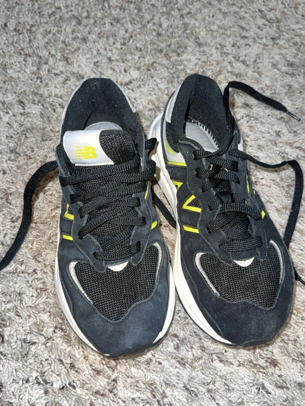 New Balance Black & Neon Yellow Low-Top Sneakers 57/40